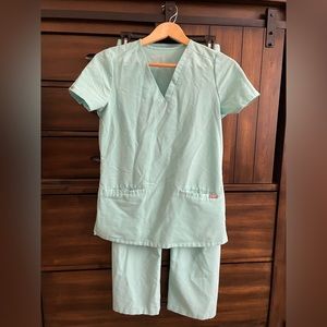 FIGS. Mint. Set XXS.